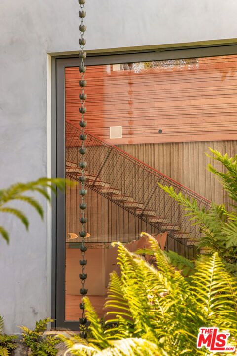 345 W Channel Road, Santa Monica CA: https://media.crmls.org/mediaz/a98cffe6-bdcf-44a2-98c1-66a832fdd1e4.jpg