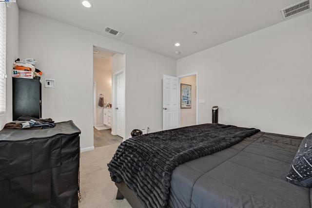 268 Coolcrest Dr, Oakley CA: https://media.crmls.org/mediaz/a98d11eb-d998-4eb8-9e8f-66929d6b796a.jpg