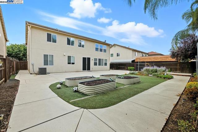 1413 Angus St, Patterson CA: https://media.crmls.org/mediaz/a98e33bd-9fa8-486a-818b-b2591b64474f.jpg