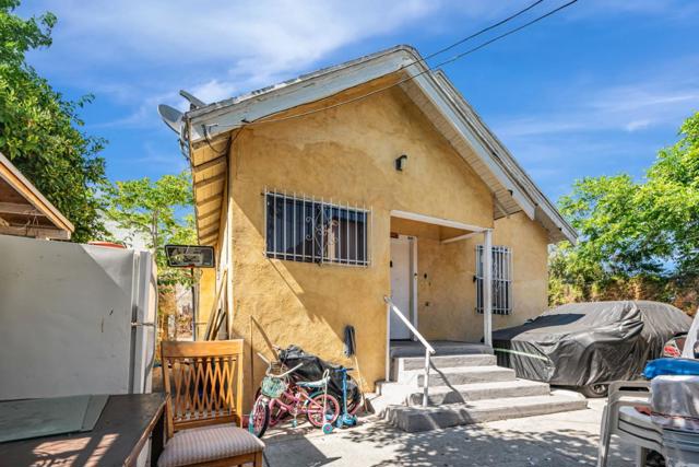 847 W 43rd Street, Los Angeles CA: https://media.crmls.org/mediaz/a98e4333-8d41-41cb-8726-0af81aa25556.jpg