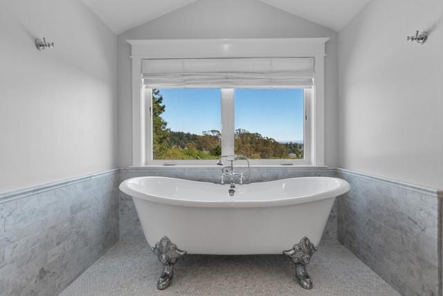 40 S Circle Drive, Santa Cruz CA: https://media.crmls.org/mediaz/a98e43ad-34c3-4f91-8a1a-1ebaae018bbb.jpg