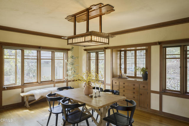 402 Lynn Drive, Ventura CA: https://media.crmls.org/mediaz/a98e6772-6d5e-4fb1-8687-fa2108006b25.jpg