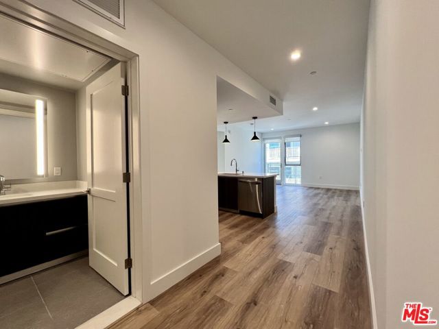 5801 Camerford Avenue, Los Angeles CA: https://media.crmls.org/mediaz/a98e7df2-4d6c-49df-bf78-efbb267f1d70.jpg