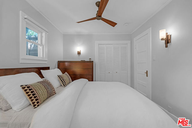 7024 De Longpre Avenue, Los Angeles CA: https://media.crmls.org/mediaz/a98e870a-268b-4640-9f00-10bdc9afbb20.jpg