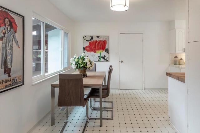 938 Round Hill Road, Redwood City CA: https://media.crmls.org/mediaz/a98ea625-5806-4f05-87e1-2562f8fd498c.jpg