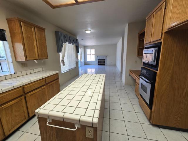 1204 Pickford Way, Salinas CA: https://media.crmls.org/mediaz/a98f2762-8417-4141-9a76-a1048c40aa65.jpg
