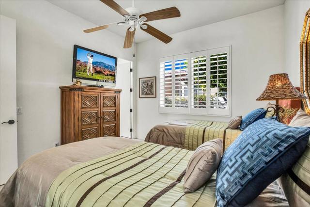 247 Loch Lomond Road, Rancho Mirage CA: https://media.crmls.org/mediaz/a98fd834-b655-4b5f-b7c6-529ea89414ab.jpg