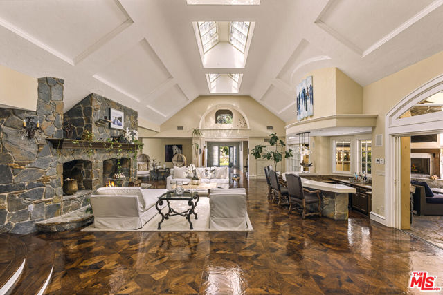 25163 Jim Bridger Road, Hidden Hills CA: https://media.crmls.org/mediaz/a9904ef8-5208-47d0-a5cd-a4596b89c51f.jpg