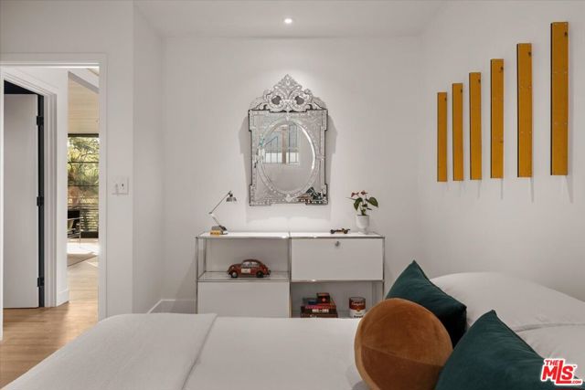 4934 La Roda Avenue, Los Angeles CA: https://media.crmls.org/mediaz/a9907579-c65b-47ff-b1fa-48d9527ba395.jpg