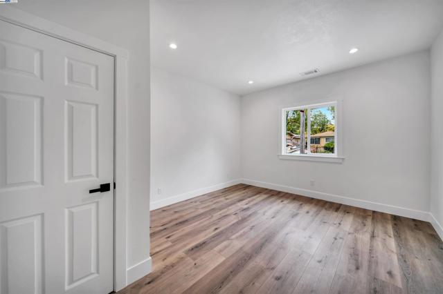 3035 Logan St, Oakland CA: https://media.crmls.org/mediaz/a99089ed-95cf-40b9-8ee7-4d29ebf40876.jpg