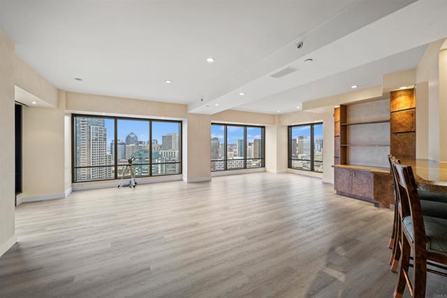 100 Harbor Drive, San Diego CA: https://media.crmls.org/mediaz/a99096c3-ef76-4056-95ed-a13fef254e5d.jpg