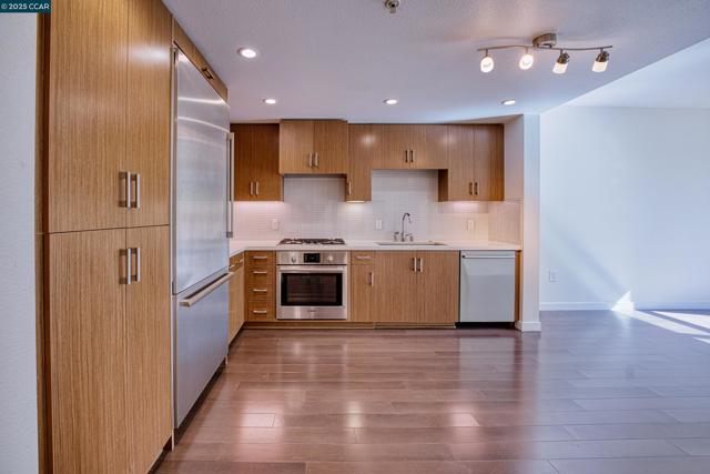 2655 Bush, San Francisco CA: https://media.crmls.org/mediaz/a9909d74-c7a8-4929-b79d-6c44bb051ccd.jpg