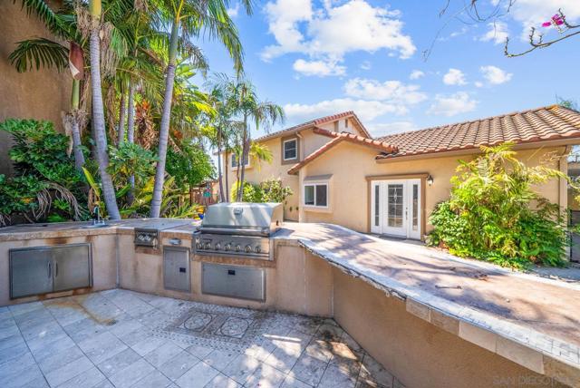 2492 Royal Saint James Dr, El Cajon CA: https://media.crmls.org/mediaz/a9912bcc-b6f5-4a5b-ba4c-2a2acd8b1a5a.jpg