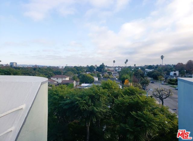 11699 Brookhaven Avenue, Los Angeles CA: https://media.crmls.org/mediaz/a9915b02-e7cd-4371-8ff5-4b094cd5f3c8.jpg