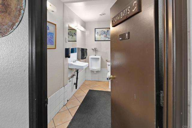 2548 Main Street, Ramona CA: https://media.crmls.org/mediaz/a991dc09-14bc-4c11-b307-969696b10707.jpg