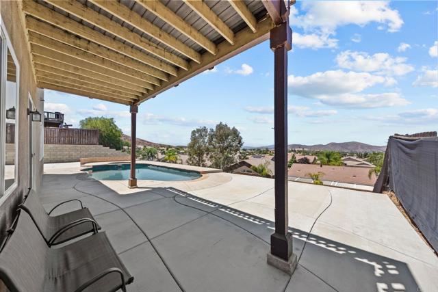 28303 Pinyon Pine Court, Menifee CA: https://media.crmls.org/mediaz/a99216b2-8f4d-4791-846b-f35b3450aca1.jpg