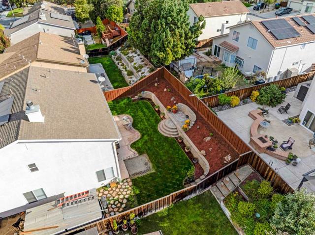 2425 Glenview Drive, Hollister CA: https://media.crmls.org/mediaz/a9928499-9c60-42ef-b9a1-49b29e4918f0.jpg