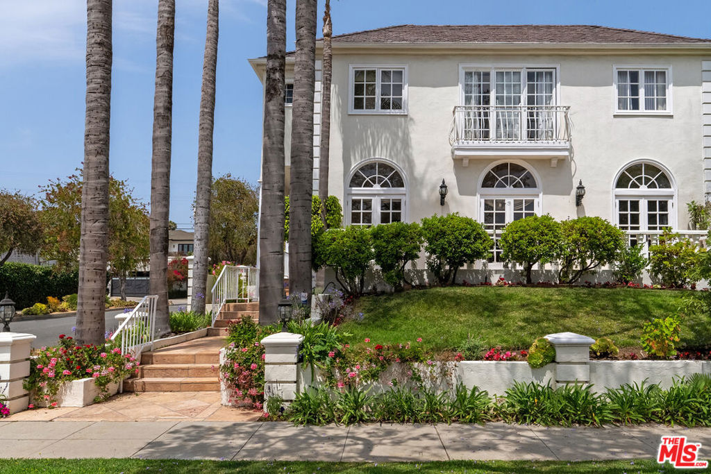 201 N Palm Drive