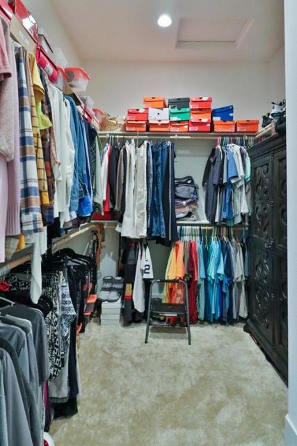 2102 White Oak Drive, Hollister CA: https://media.crmls.org/mediaz/a994d591-6558-4f7a-9596-35f03a6455ba.jpg