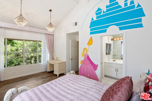 18730 Hatteras Street, Tarzana CA: https://media.crmls.org/mediaz/a99533ed-b9f1-47bc-b3b5-9dfa7d978bfe.jpg
