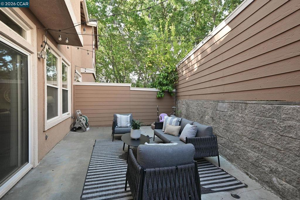 https://media.crmls.org/mediaz/a9956e87-58c5-4c39-bae7-343d91290b66.jpg?preset=X-Large