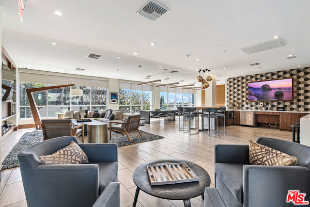 10601 Washington Boulevard, Culver City CA: https://media.crmls.org/mediaz/a995798a-3f52-4ddb-8fc0-2c28a70c95c1.jpg