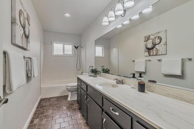 1081 Oak Street, Hollister CA: https://media.crmls.org/mediaz/a9960b15-58f9-432a-9c02-1a3336def693.jpg