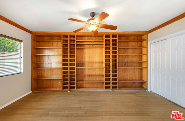 16015 KITTRIDGE Street photo 5