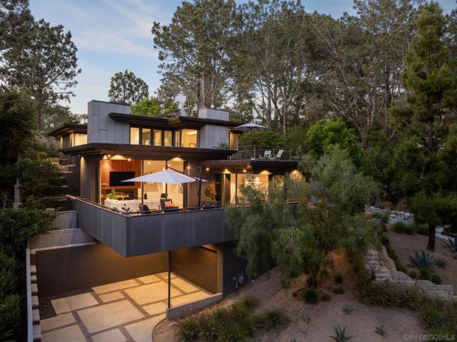 404 Pine Needles, Del Mar CA: https://media.crmls.org/mediaz/a99684c5-875b-4772-90ea-006315b00681.jpg