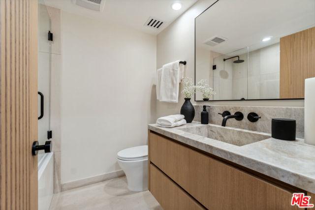 818 N Doheny Drive, West Hollywood CA: https://media.crmls.org/mediaz/a9971703-34ad-45c5-91f7-07789405dd44.jpg