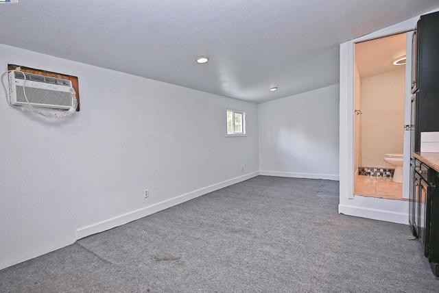 974 Walnut Dr, Oakley CA: https://media.crmls.org/mediaz/a997a706-3ecf-4a92-a9dd-b5487d9d965b.jpg