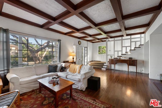 333 E Anapamu Street, Santa Barbara CA: https://media.crmls.org/mediaz/a99855fc-5f6e-4825-8f97-bae0b23ecdcd.jpg