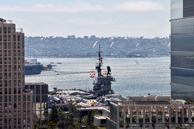 700 Front St, San Diego CA: https://media.crmls.org/mediaz/a99905ac-cf46-4b68-b8f4-9bb86f8452ac.jpg