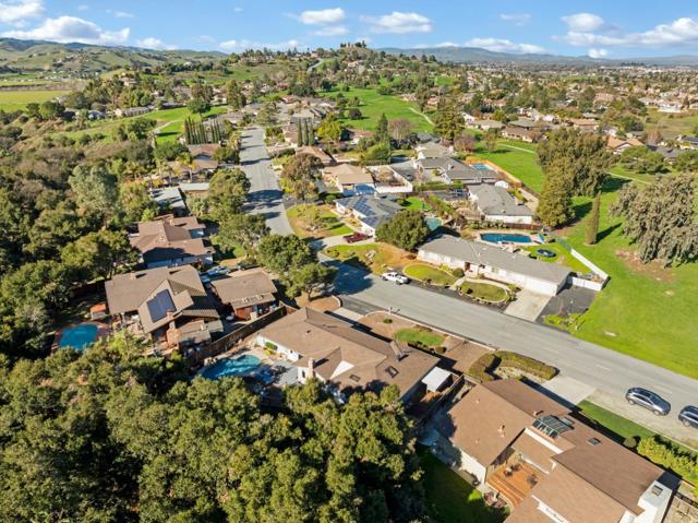 120 Marks Drive, Hollister CA: https://media.crmls.org/mediaz/a9996f1a-2969-44c1-9631-8fde855c074c.jpg