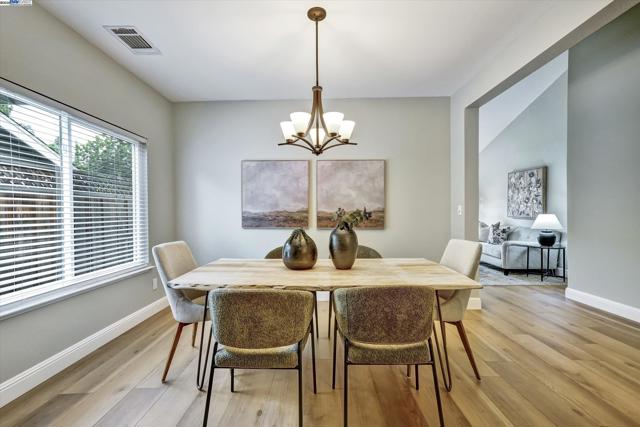 326 Fontaine Dr, Danville CA: https://media.crmls.org/mediaz/a9998057-cf82-48ed-9cba-4d5583d63594.jpg