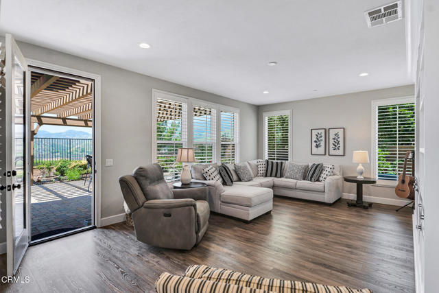 20752 Veneto Way, Porter Ranch CA: https://media.crmls.org/mediaz/a99983b6-693b-4492-8af8-45a7fa745c91.jpg