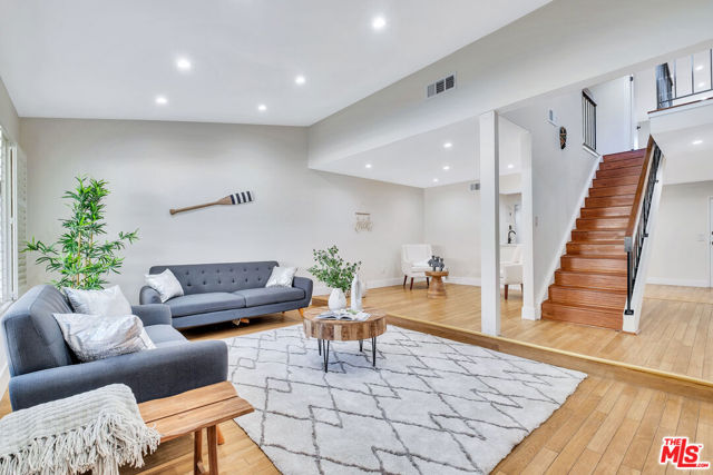 10210 Larwin Avenue, 2 photo 5