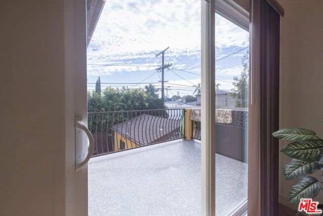1724 S Genesee Avenue, Los Angeles CA: https://media.crmls.org/mediaz/a99a3686-4589-4432-af70-fd4c9ff00815.jpg