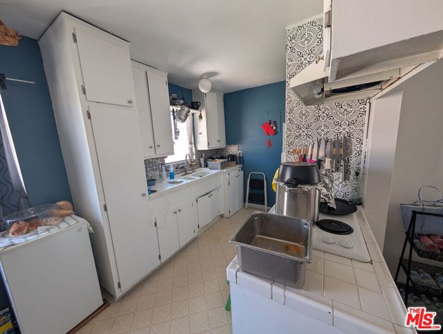 2120 Carmona Avenue, Los Angeles CA: https://media.crmls.org/mediaz/a99a4548-5844-435a-b744-14ec5838a88f.jpg