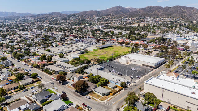 297 Rancho Drive, Ventura CA: https://media.crmls.org/mediaz/a99a7417-035b-4488-9aa6-a13834b155b0.jpg
