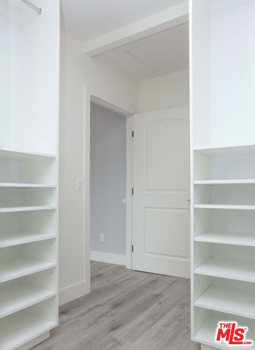 433 S Wilton Place, Los Angeles CA: https://media.crmls.org/mediaz/a99aaaab-0b57-4ce0-b69a-b177d27d7862.jpg