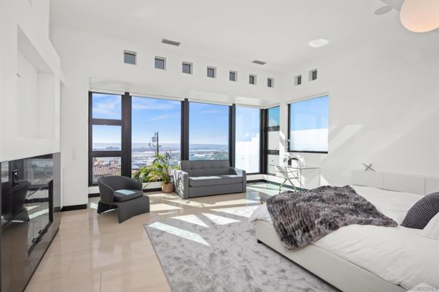3515 Union St, San Diego CA: https://media.crmls.org/mediaz/a99aab18-420e-4daa-9b54-dc251a1dcc0c.jpg