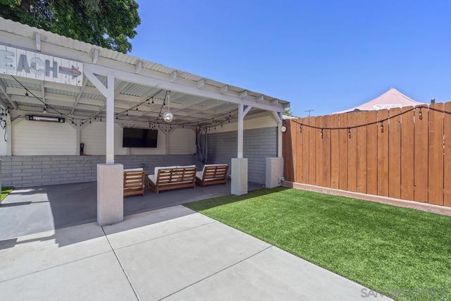 4838 Mount Saint Helens Dr, San Diego CA: https://media.crmls.org/mediaz/a99acb52-f299-4da0-9434-0e272842efbe.jpg