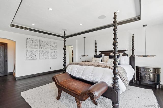 5653 Linea Del Cielo, Rancho Santa Fe CA: https://media.crmls.org/mediaz/a99b258a-1636-4611-9cbf-3518e948c483.jpg