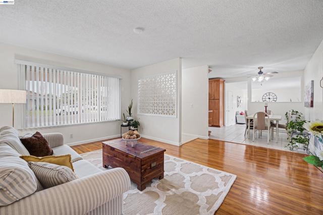 6364 Honeysuckle Dr, Newark CA: https://media.crmls.org/mediaz/a99b7090-c8e8-40dc-b619-740663f36875.jpg