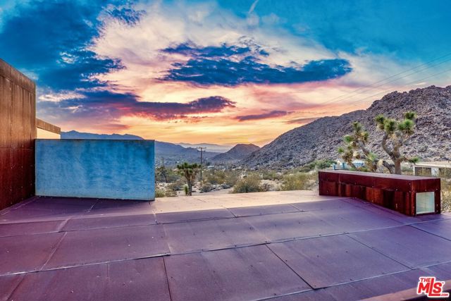 63131 Rocking Chair Road, Joshua Tree CA: https://media.crmls.org/mediaz/a99b8f5b-1106-49a3-ac2c-90e127a21410.jpg