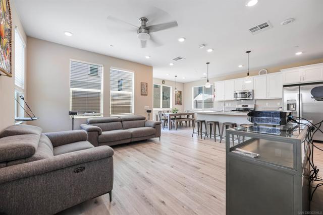 2065 Carol Lee Ln, Escondido CA: https://media.crmls.org/mediaz/a99ba488-8b5c-415f-a67b-2f84d1496c64.jpg