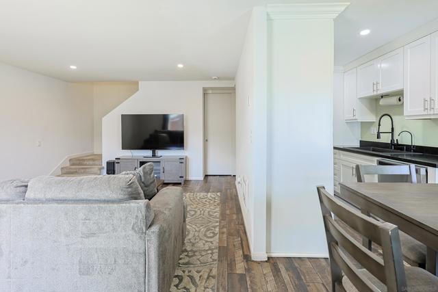 3454 Castle Glen Dr., San Diego CA: https://media.crmls.org/mediaz/a99c279b-b362-4306-be1c-3bba26a90646.jpg