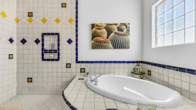 77440 Calle Ensenada, La Quinta CA: https://media.crmls.org/mediaz/a99cf21a-d77b-4701-ac06-34ac91a0cf16.jpg