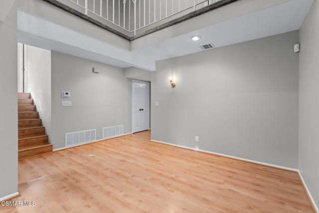 784 N Valley Drive, Westlake Village CA: https://media.crmls.org/mediaz/a99d1e3f-7786-45b7-9191-e73a5ed1448e.jpg